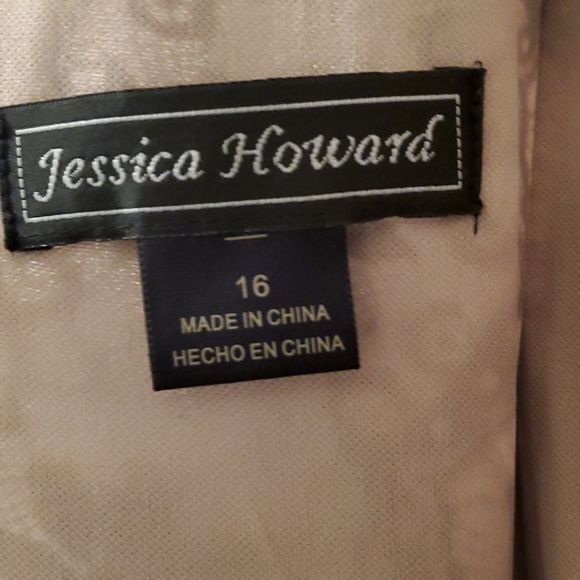 Elegant Evening Gown - Picture 3 of 4